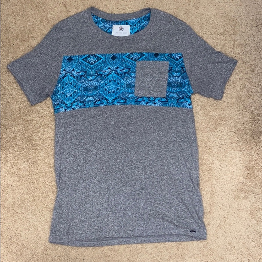 Front pocket gray men’s T-shirt